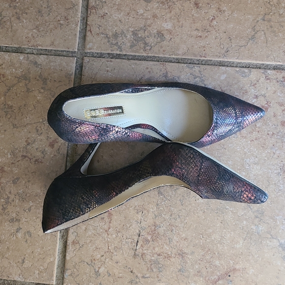 Heels - Picture 2 of 3